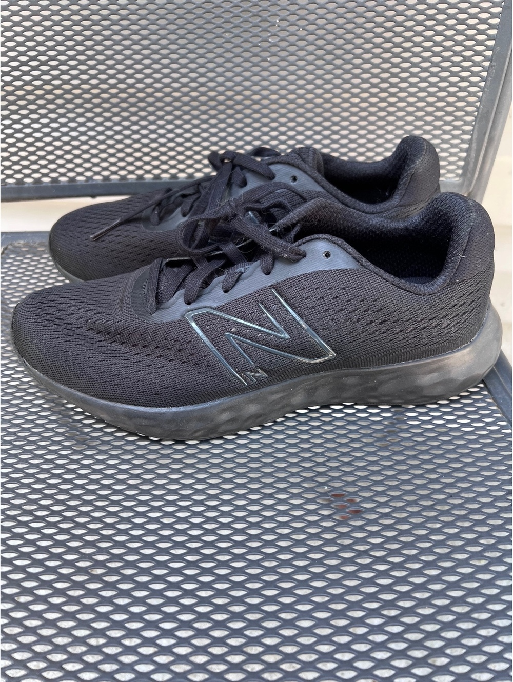 New Balance 520 Women's Size 8